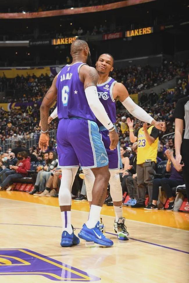 科尔：73胜那年赛季末我本想轮休主力，但追梦说他们想要记录（科尔谈73胜赛季末：我本想轮休主力，追梦坚持要冲击纪录）