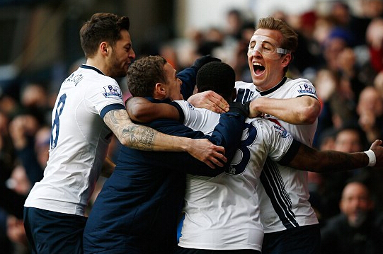 科曼称赞阿尔克马尔19岁中场斯密特：他身上的特质像佩德里（科曼点赞阿尔克马尔19岁新星斯密特：身上有佩德里的影子）